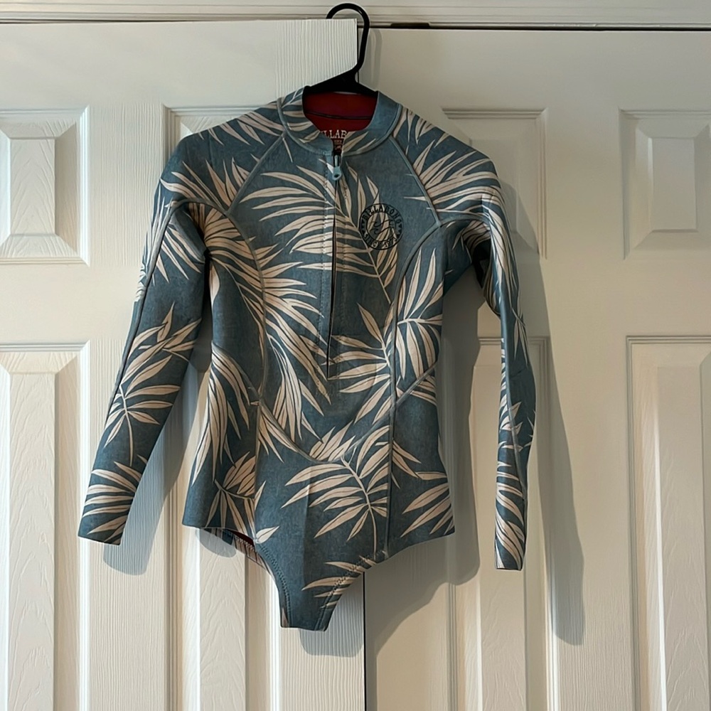 Billabong women's 2mm shorty wetsuit